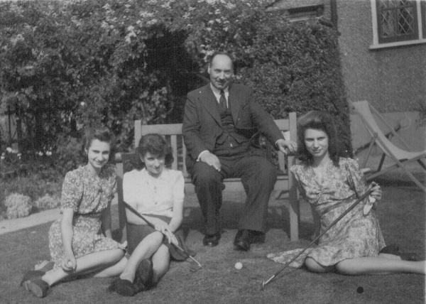 Photo of Freda Elvy and Barbara Elvy (circa 1944)